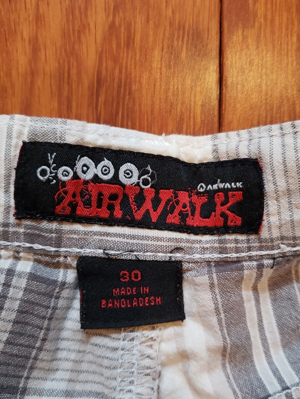 Airwalk Men's 30 plaid cargo shorts, Cotton. 9.5" - Picture 6 of 9